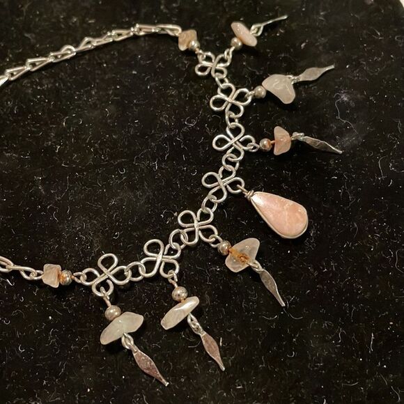 Bohemian 9” silver tone bracelet w/7 raw quartz charm dangles & hook/latch clasp - Picture 10 of 15